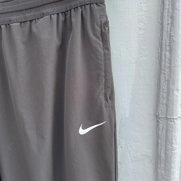 Nike  Women's Essential Running Pants, Black, size Large - Picture 9 of 16